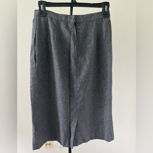 Vintage wool skirt with pockets!